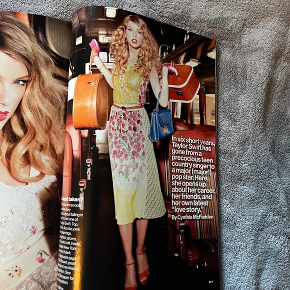 Taylor Swift Glamour November 2012 Cover Story Rare Magazine Photos - Picture 10 of 10
